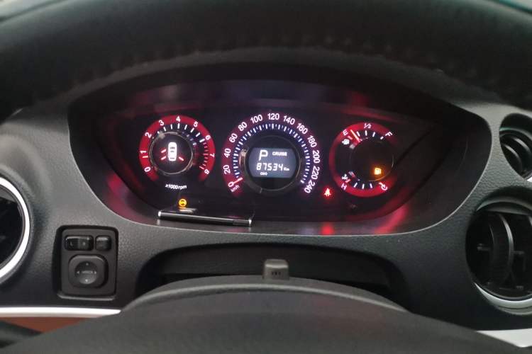 Used Luxgen Great 7 SUV 2011 2.2T Four-Wheel Drive ZhiZun Version Instrument Cluster