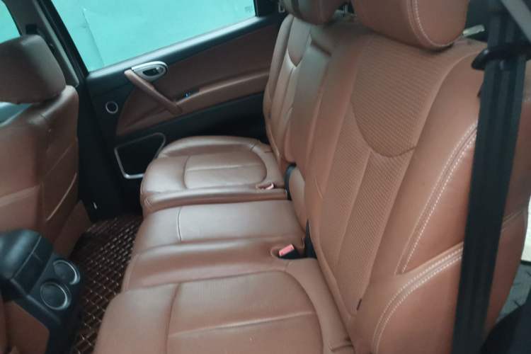 Used Luxgen Great 7 SUV 2011 2.2T Four-Wheel Drive ZhiZun Version Left Rear Seat