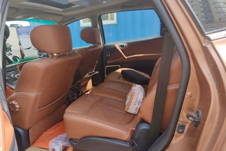 Used Luxgen Great 7 SUV 2011 2.2T Four-Wheel Drive ZhiZun Version Left Rear Seat