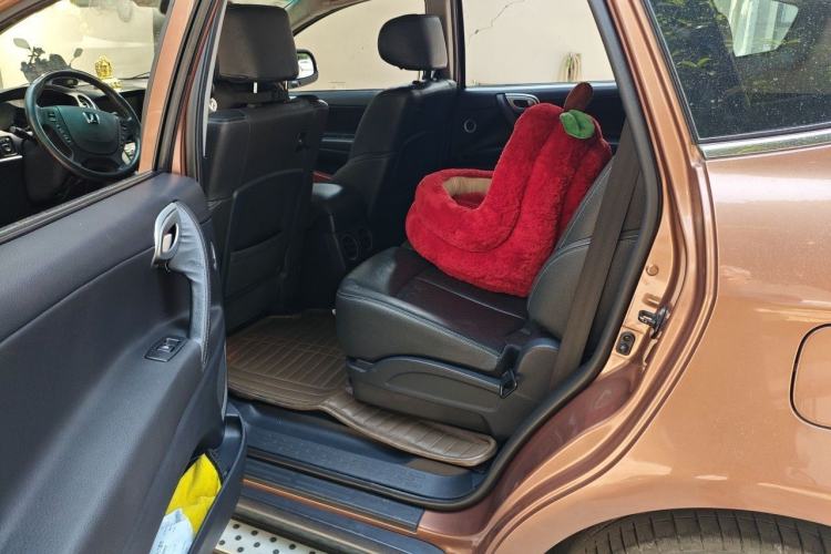 Used Luxgen Great 7 SUV 2011 2.2T Four-Wheel-Drive Flagship Edition Left Rear Seat