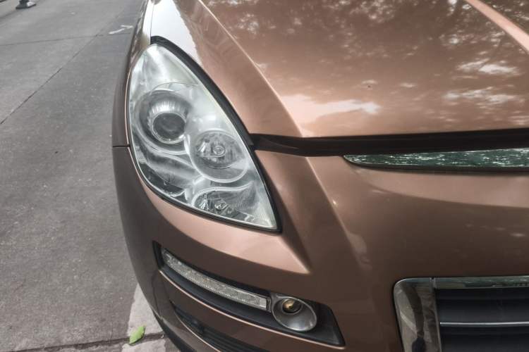 Used Luxgen Great 7 SUV 2011 2.2T Two-Wheel Drive Smart Version Right Front Headlight
