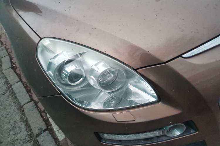 Used Luxgen Great 7 SUV 2011 2.2T Four-Wheel Drive ZhiZun Version Right Front Headlight