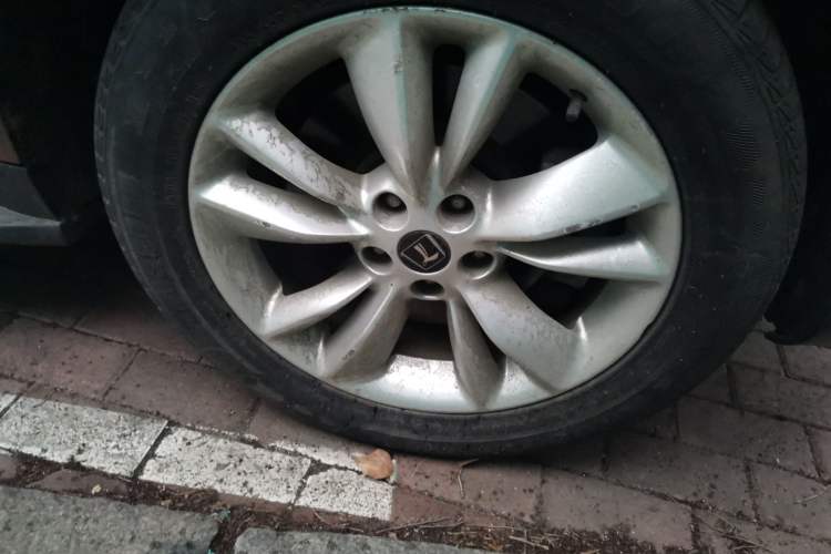 Used Luxgen Great 7 SUV 2011 2.2T Four-Wheel Drive ZhiZun Version Right Front Wheel Hub
