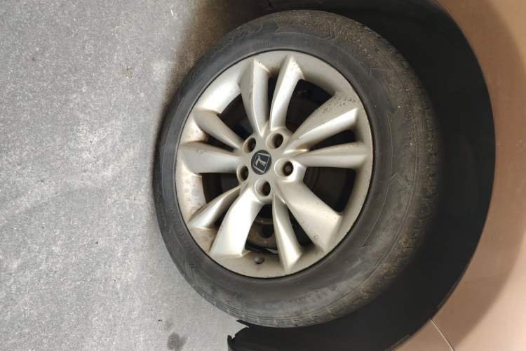 Used Luxgen Great 7 SUV 2011 2.2T Four-Wheel-Drive Flagship Edition Right Front Wheel Hub