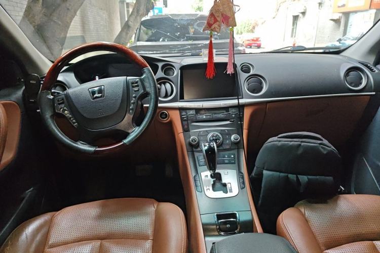 Used Luxgen Great 7 SUV 2012 Limited-Edition Sharp Edition 2.2T All-Wheel-Drive Prestige Model Center Console