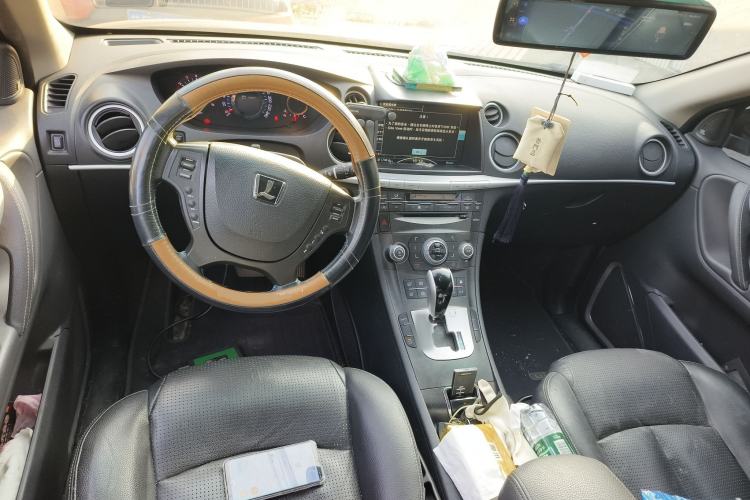 Used Luxgen Great 7 SUV 2012 Limited-Edition Sharp Model 2.2T Two-Wheel Drive Smart Version Center Console