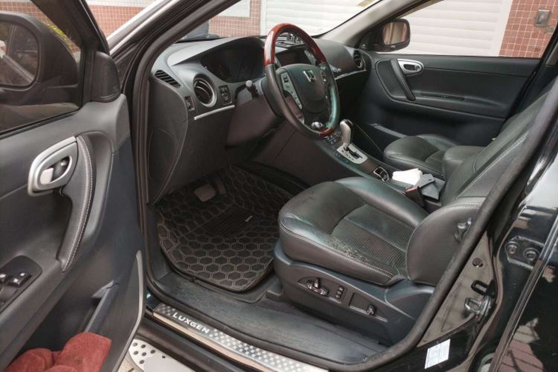 Used Luxgen Great 7 SUV 2012 Limited-Edition Sharp Model 2.2T Two-Wheel Drive Smart Version Driver Seat