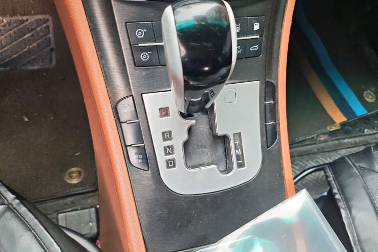 Used Luxgen Great 7 SUV 2012 Limited-Edition Sharp Model 2.2T Two-Wheel Drive Smart Version Gear Lever