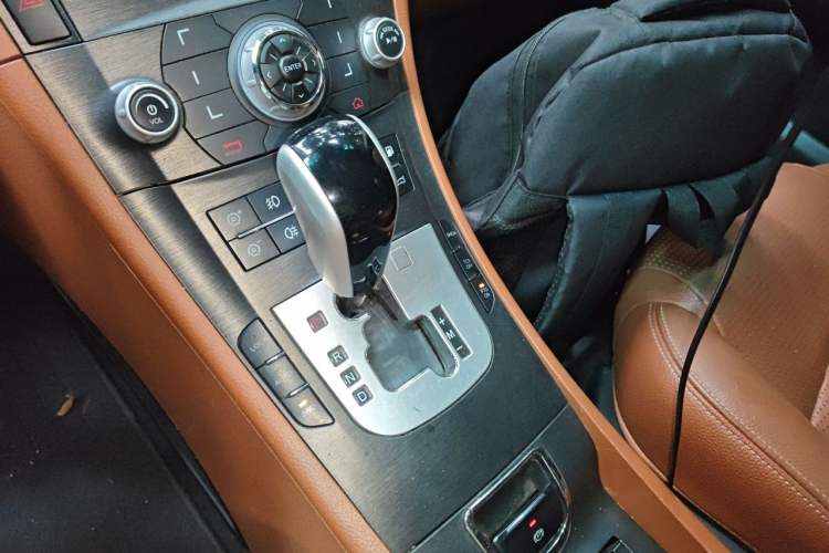 Used Luxgen Great 7 SUV 2012 Limited-Edition Sharp Edition 2.2T All-Wheel-Drive Prestige Model Gear Lever