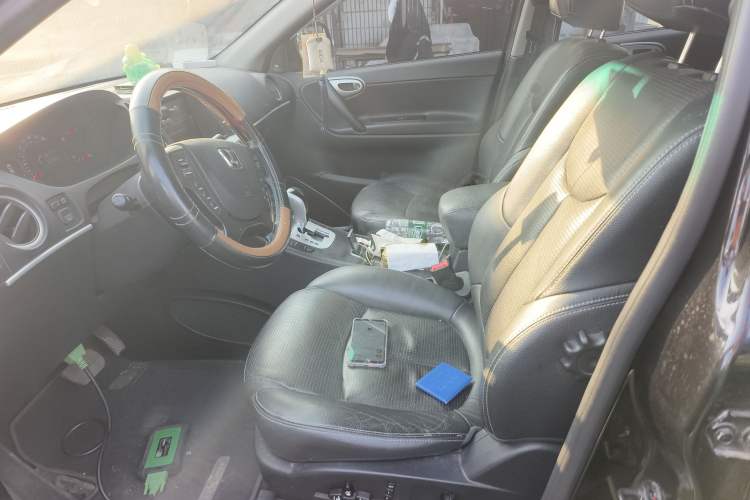 Used Luxgen Great 7 SUV 2012 Limited-Edition Sharp Model 2.2T Two-Wheel Drive Smart Version Left Front Seat