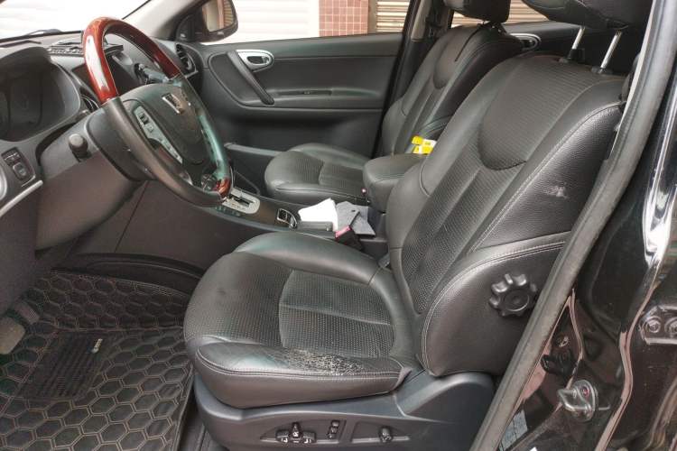 Used Luxgen Great 7 SUV 2012 Limited-Edition Sharp Model 2.2T Two-Wheel Drive Smart Version Left Front Seat