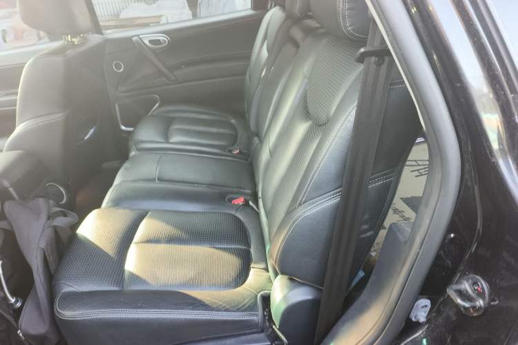 Used Luxgen Great 7 SUV 2012 Limited-Edition Sharp Model 2.2T Two-Wheel Drive Smart Version Left Rear Seat