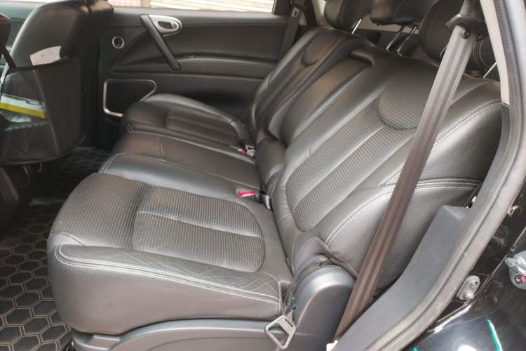 Used Luxgen Great 7 SUV 2012 Limited-Edition Sharp Model 2.2T Two-Wheel Drive Smart Version Left Rear Seat