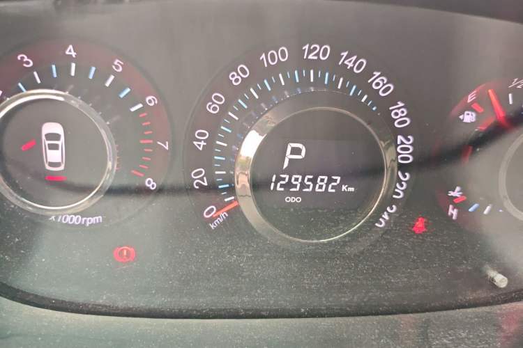 Used Luxgen Great 7 SUV 2012 Limited-Edition Sharp Model 2.2T Two-Wheel Drive Smart Version Odometer Close Up