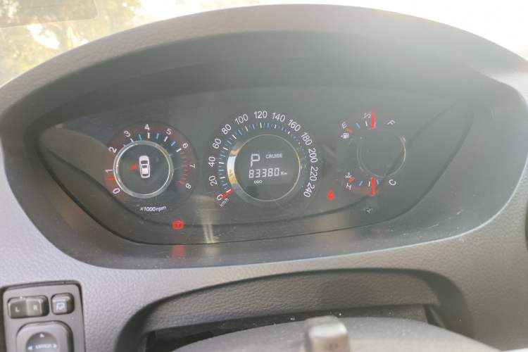 Used Luxgen Great 7 SUV 2012 Limited-Edition Sharp Model 2.2T Two-Wheel Drive Smart Version Odometer Close Up