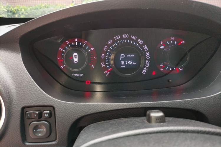 Used Luxgen Great 7 SUV 2012 Limited-Edition Sharp Model 2.2T Two-Wheel Drive Smart Version Odometer Close Up