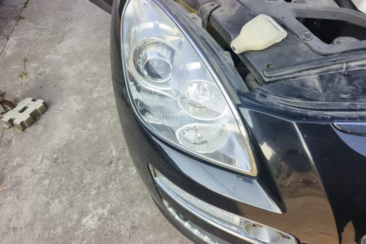 Used Luxgen Great 7 SUV 2012 Limited-Edition Sharp Model 2.2T Two-Wheel Drive Smart Version Right Front Headlight
