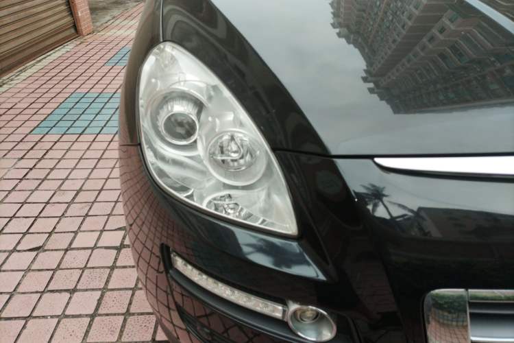 Used Luxgen Great 7 SUV 2012 Limited-Edition Sharp Model 2.2T Two-Wheel Drive Smart Version Right Front Headlight