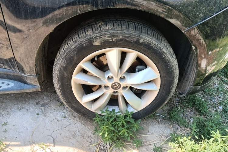 Used Luxgen Great 7 SUV 2012 Limited-Edition Sharp Edition 2.2T Four-Wheel-Drive Flagship Model Right Front Wheel Hub