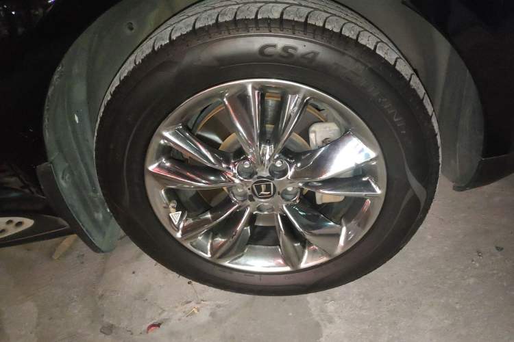 Used Luxgen Great 7 SUV 2012 Limited-Edition Sharp Edition 2.2T All-Wheel-Drive Prestige Model Right Front Wheel Hub