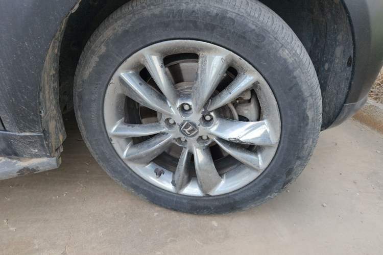 Used Luxgen Great 7 SUV 2012 Limited-Edition Sharp Edition 2.2T All-Wheel-Drive Prestige Model Right Front Wheel Hub