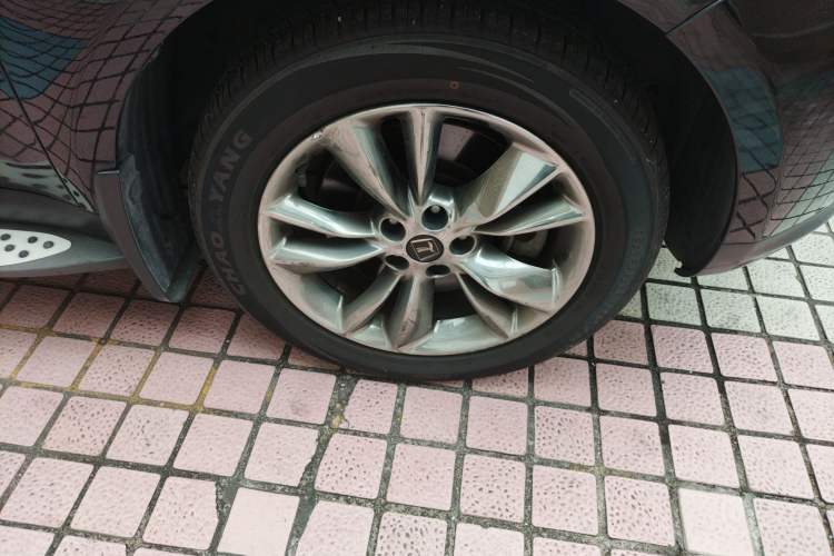 Used Luxgen Great 7 SUV 2012 Limited-Edition Sharp Model 2.2T Two-Wheel Drive Smart Version Right Front Wheel Hub