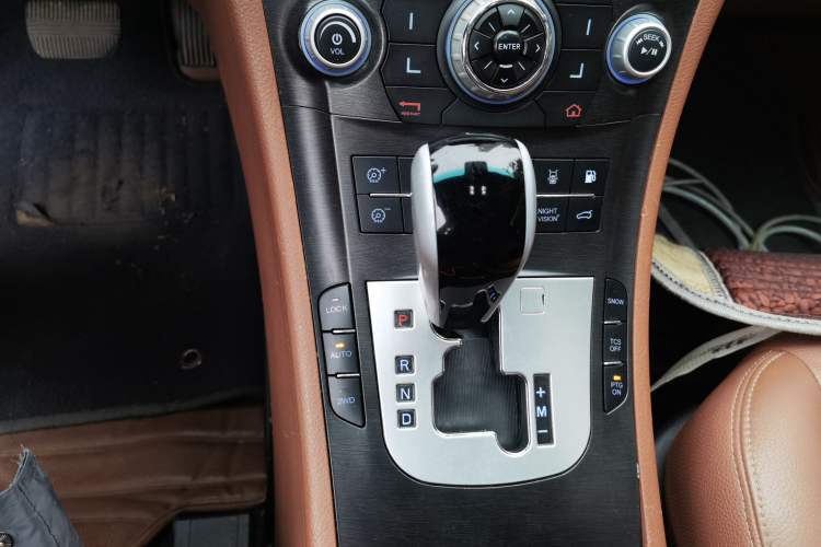 Used Luxgen Great 7 SUV 2012 Limited-Edition Sharp Edition 2.2T All-Wheel-Drive Prestige Model Gear Lever