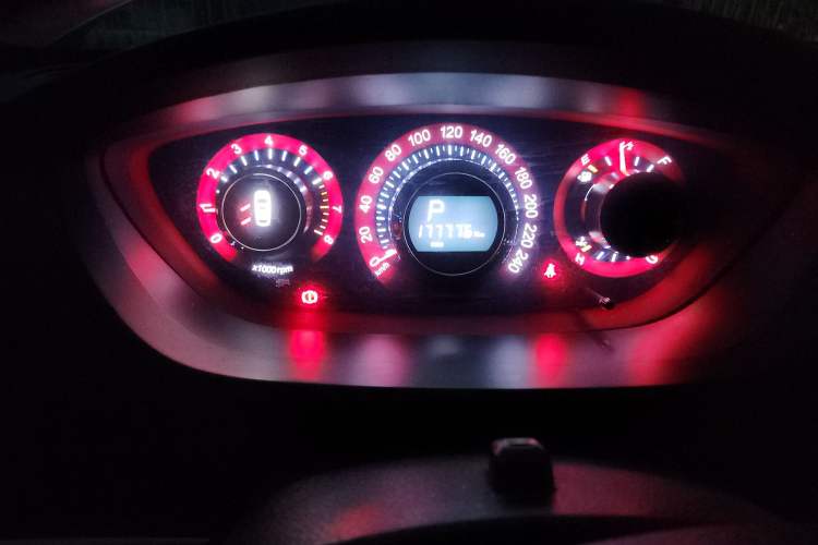Used Luxgen Great 7 SUV 2012 Limited-Edition Sharp Model 2.2T Two-Wheel Drive Smart Version Instrument Cluster