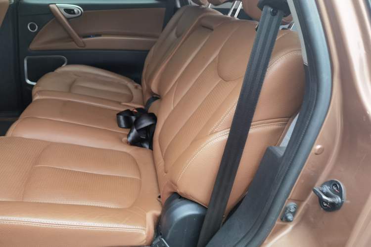Used Luxgen Great 7 SUV 2012 Limited-Edition Sharp Edition 2.2T All-Wheel-Drive Prestige Model Left Rear Seat