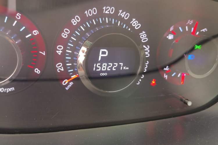 Used Luxgen Great 7 SUV 2012 Limited-Edition Sharp Edition 2.2T All-Wheel-Drive Prestige Model Odometer Close Up