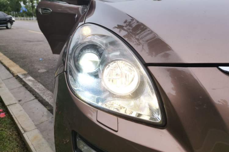 Used Luxgen Great 7 SUV 2012 Limited-Edition Sharp Edition 2.2T All-Wheel-Drive Prestige Model Right Front Headlight