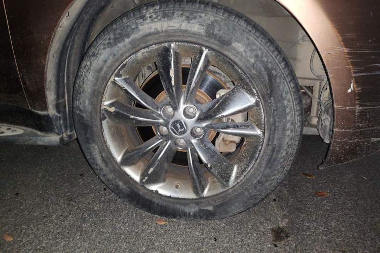 Used Luxgen Great 7 SUV 2012 Limited-Edition Sharp Model 2.2T Two-Wheel Drive Smart Version Right Front Wheel Hub