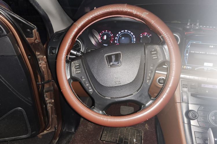 Used Luxgen Great 7 SUV 2012 Limited-Edition Sharp Model 2.2T Two-Wheel Drive Smart Version Steering Wheel