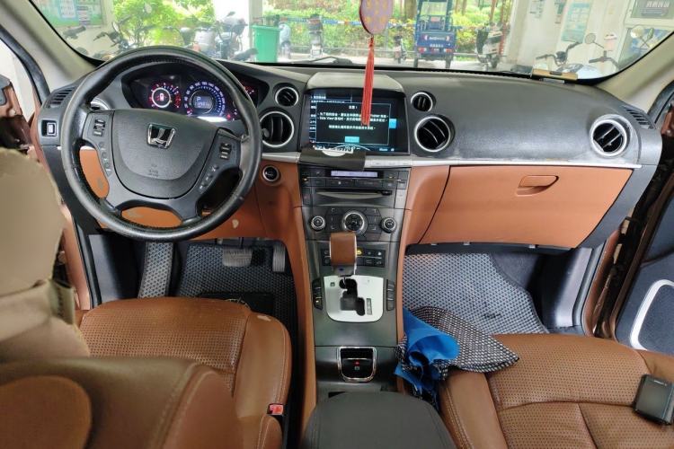 Used Luxgen Great 7 SUV 2012 Limited-Edition Sharp Edition 2.2T Four-Wheel-Drive Flagship Model Center Console