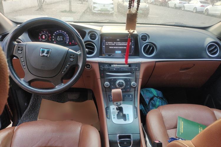 Used Luxgen Great 7 SUV 2012 Limited-Edition Sharp Model 2.2T Two-Wheel Drive Smart Version Center Console