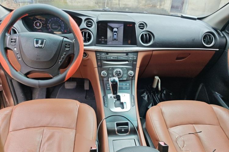 Used Luxgen Great 7 SUV 2012 Limited-Edition Sharp Edition 2.2T All-Wheel-Drive Prestige Model Center Console