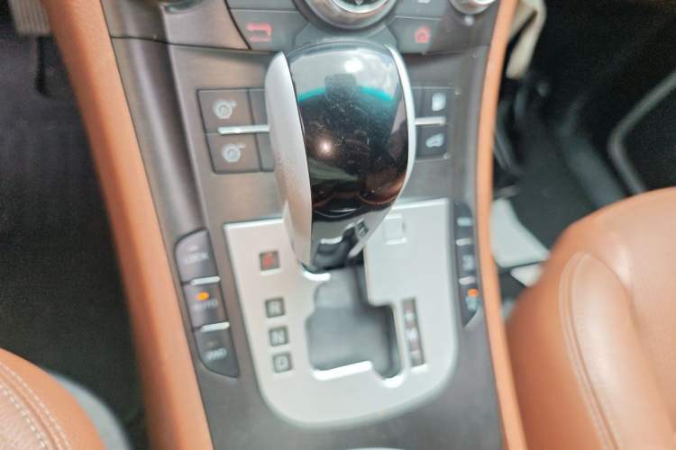 Used Luxgen Great 7 SUV 2012 Limited-Edition Sharp Edition 2.2T All-Wheel-Drive Prestige Model Gear Lever