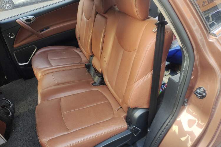Used Luxgen Great 7 SUV 2012 Limited-Edition Sharp Model 2.2T Two-Wheel Drive Smart Version Left Rear Seat