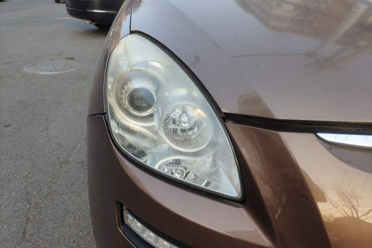 Used Luxgen Great 7 SUV 2012 Limited-Edition Sharp Model 2.2T Two-Wheel Drive Smart Version Right Front Headlight