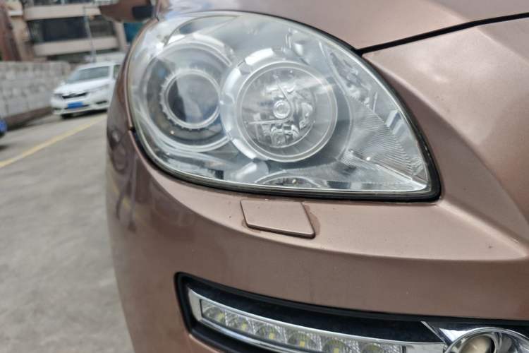 Used Luxgen Great 7 SUV 2012 Limited-Edition Sharp Edition 2.2T All-Wheel-Drive Prestige Model Right Front Headlight
