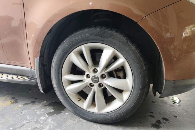 Used Luxgen Great 7 SUV 2012 Limited-Edition Sharp Edition 2.2T Four-Wheel-Drive Flagship Model Right Front Wheel Hub