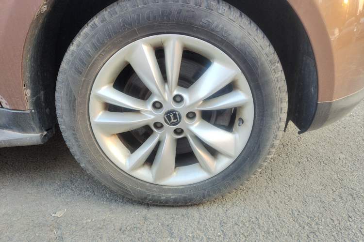 Used Luxgen Great 7 SUV 2012 Limited-Edition Sharp Model 2.2T Two-Wheel Drive Smart Version Right Front Wheel Hub