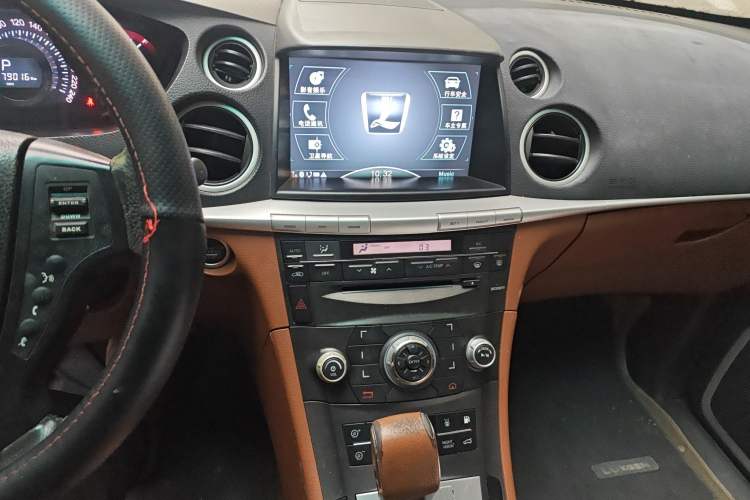 Used Luxgen Great 7 SUV 2012 Limited-Edition Sharp Model 2.2T Two-Wheel Drive Smart Version Audio And AC Panel