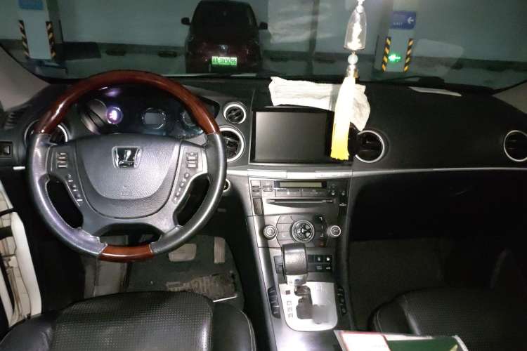 Used Luxgen Great 7 SUV 2012 Limited-Edition Sharp Edition 2.2T All-Wheel-Drive Prestige Model Center Console
