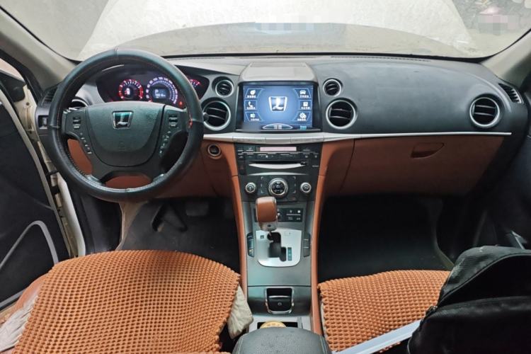 Used Luxgen Great 7 SUV 2012 Limited-Edition Sharp Model 2.2T Two-Wheel Drive Smart Version Center Console