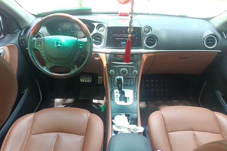 Used Luxgen Great 7 SUV 2012 Limited-Edition Sharp Edition 2.2T All-Wheel-Drive Prestige Model Center Console
