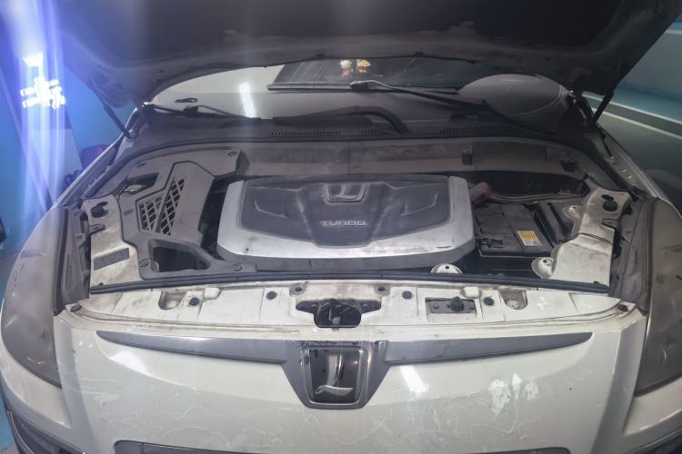 Used Luxgen Great 7 SUV 2012 2.2T Two-Wheel-Drive Flagship Version Engine Bay