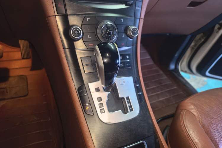Used Luxgen Great 7 SUV 2012 2.2T Two-Wheel-Drive Flagship Version Gear Lever