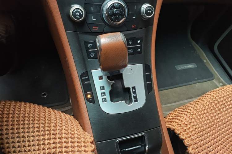 Used Luxgen Great 7 SUV 2012 Limited-Edition Sharp Model 2.2T Two-Wheel Drive Smart Version Gear Lever