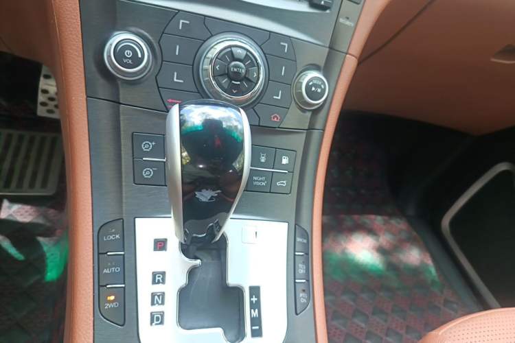 Used Luxgen Great 7 SUV 2012 Limited-Edition Sharp Edition 2.2T All-Wheel-Drive Prestige Model Gear Lever